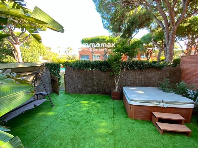 Maison de Ville de 4 chambres à louer à Gavà avec piscine garage - 6 700 € (Ref: 8052743)