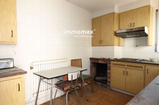 Townhouse for sale in Sant Celoni - € 365,000 (Ref: 8084243)