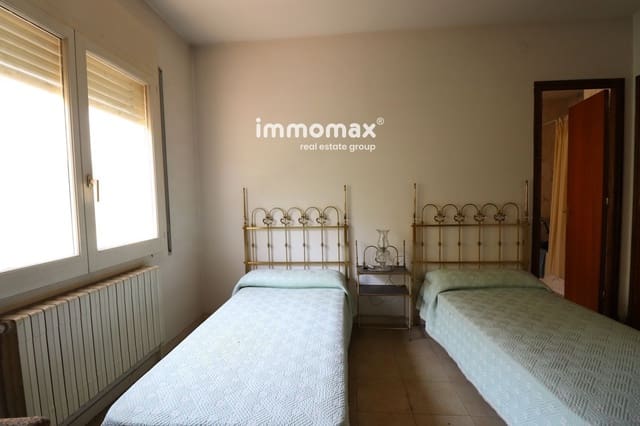 Townhouse for sale in Sant Celoni - € 365,000 (Ref: 8084243)