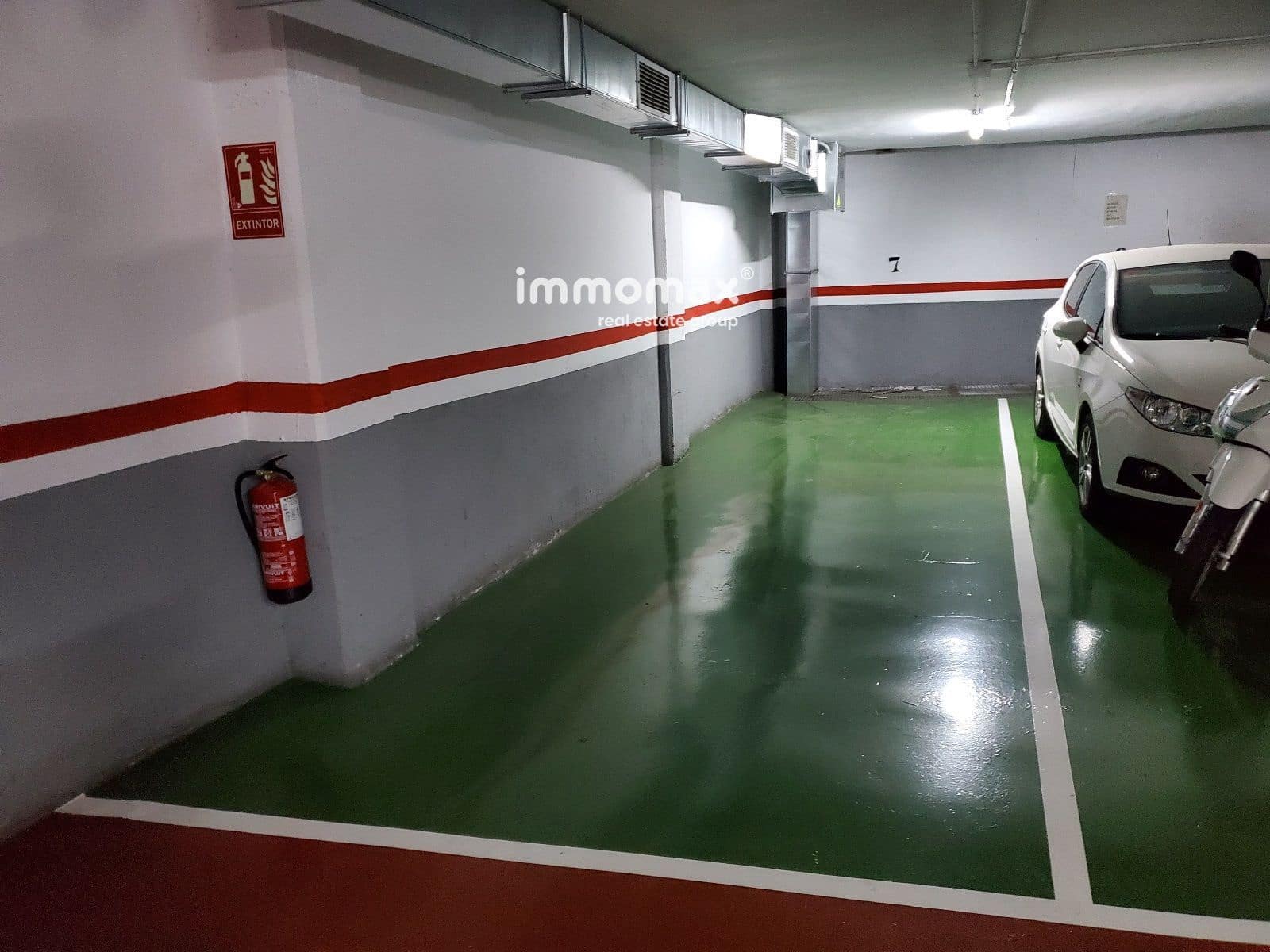 Garage til salg i Esplugues de Llobregat - € 16.500 (Ref: 8102885)