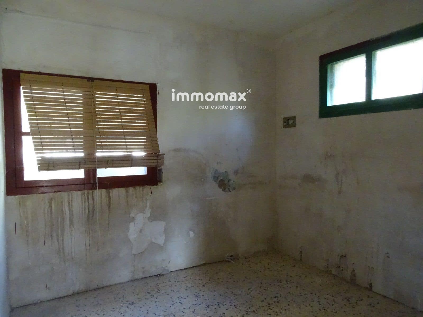 4 bedroom Villa for sale in Tortosa with pool - € 95,000 (Ref: 8154012)