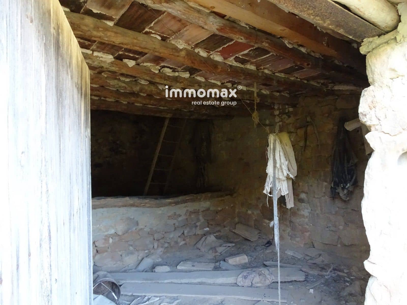 Ubebygd land til salgs i Caseres - € 56 000 (Ref: 8160851)