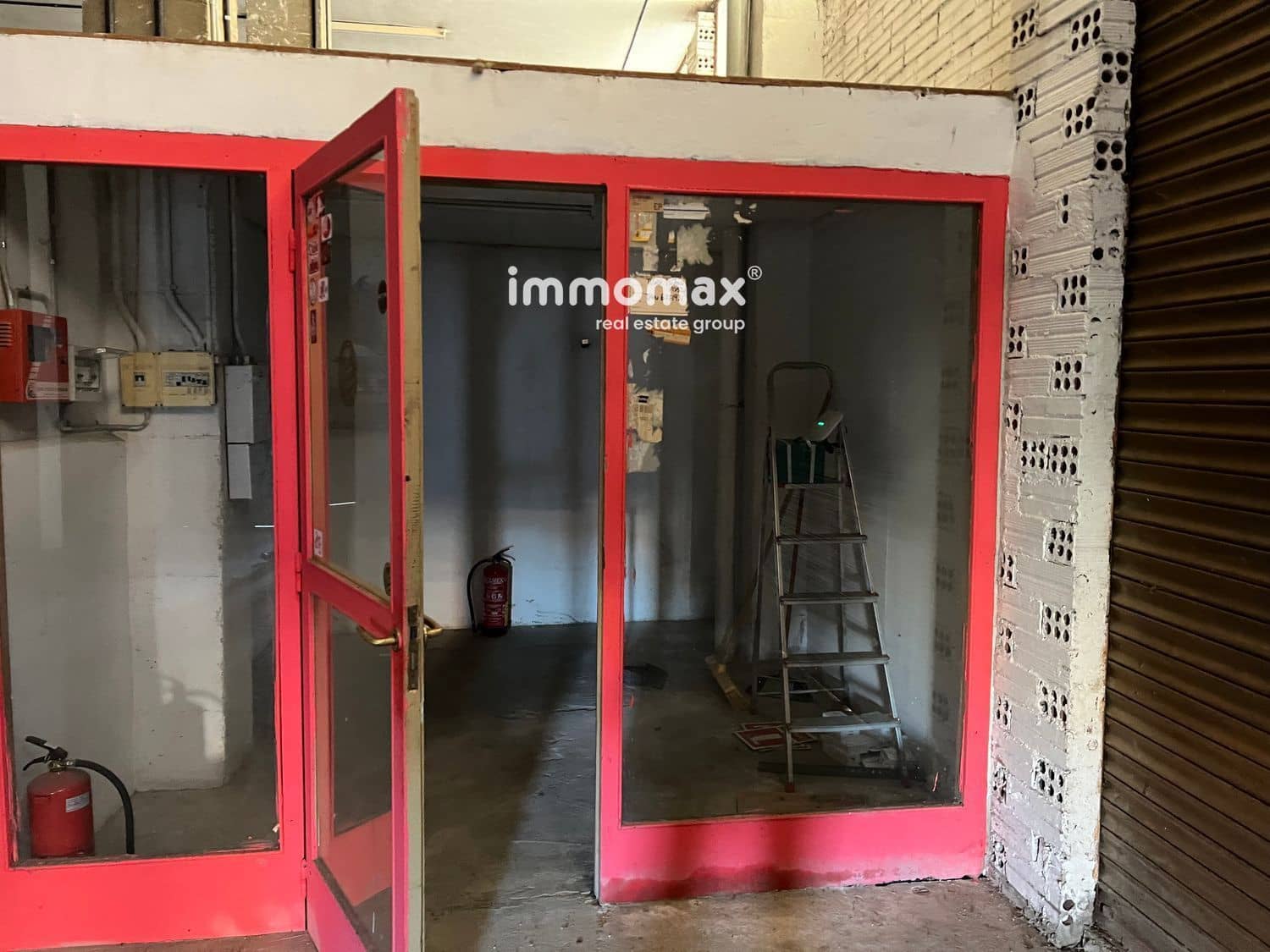 Erhverv til salg i Sant Feliu de Llobregat med garage - € 330.000 (Ref: 8254805)