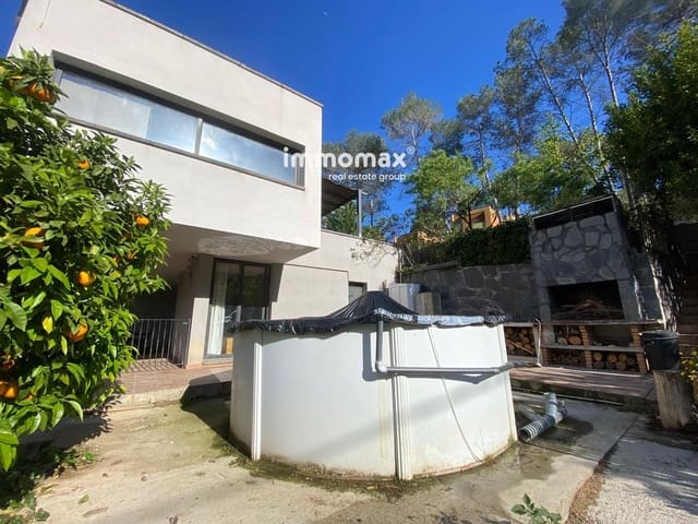 4 bedroom Villa for sale in Olivella with pool garage - € 345,000 (Ref: 8302131)