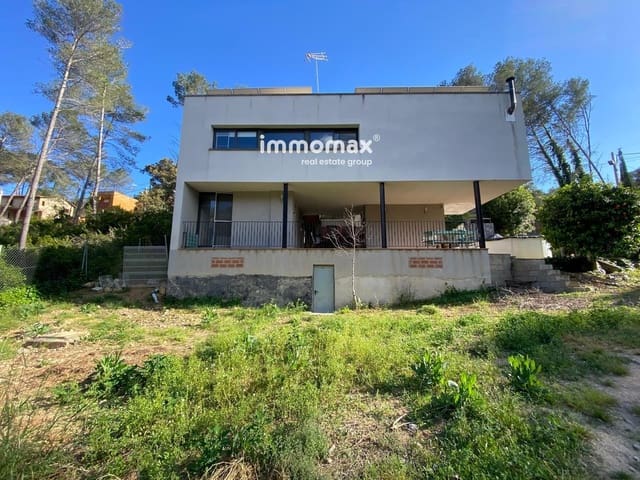 4 bedroom Villa for sale in Olivella with pool garage - € 345,000 (Ref: 8302131)