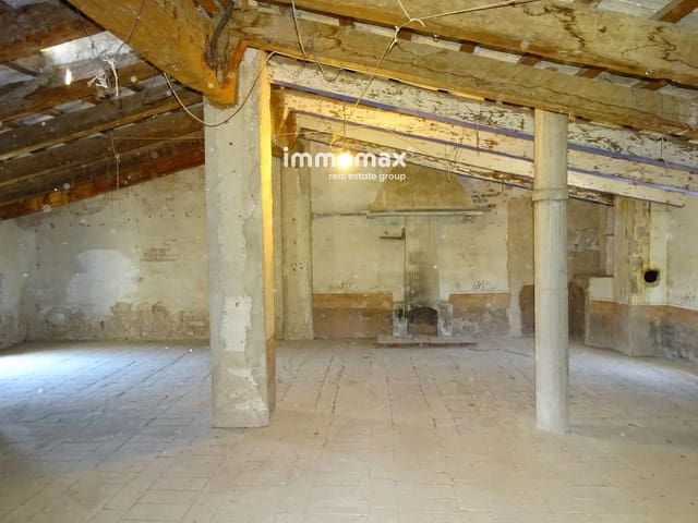 4 bedroom Villa for sale in Bitem, Tortosa with garage - € 126,000 (Ref: 8329085)