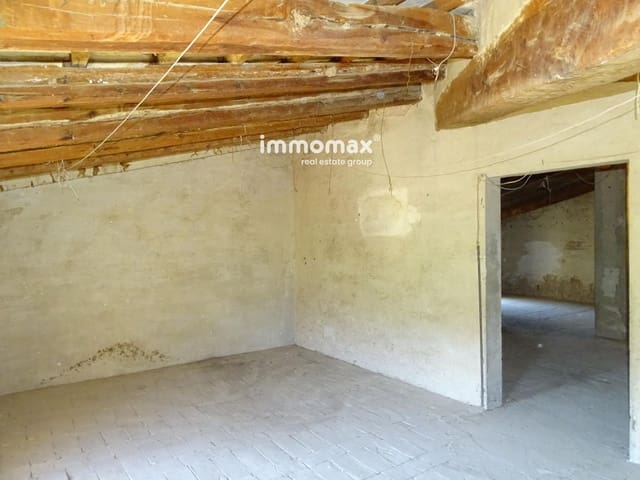 4 bedroom Villa for sale in Bitem, Tortosa with garage - € 126,000 (Ref: 8329085)