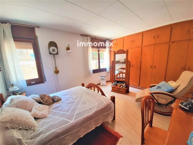 6 bedroom Villa for sale in Cervelló with garage - € 395,000 (Ref: 8383751)