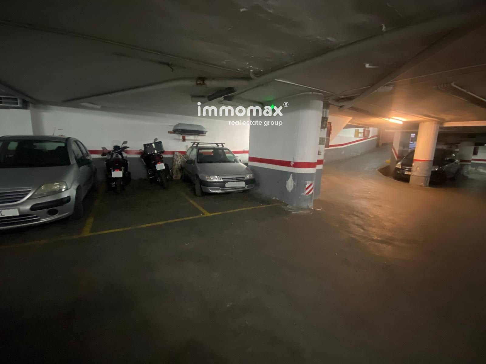 Garage til salg i Cornella de Llobregat - € 18.000 (Ref: 8397952)