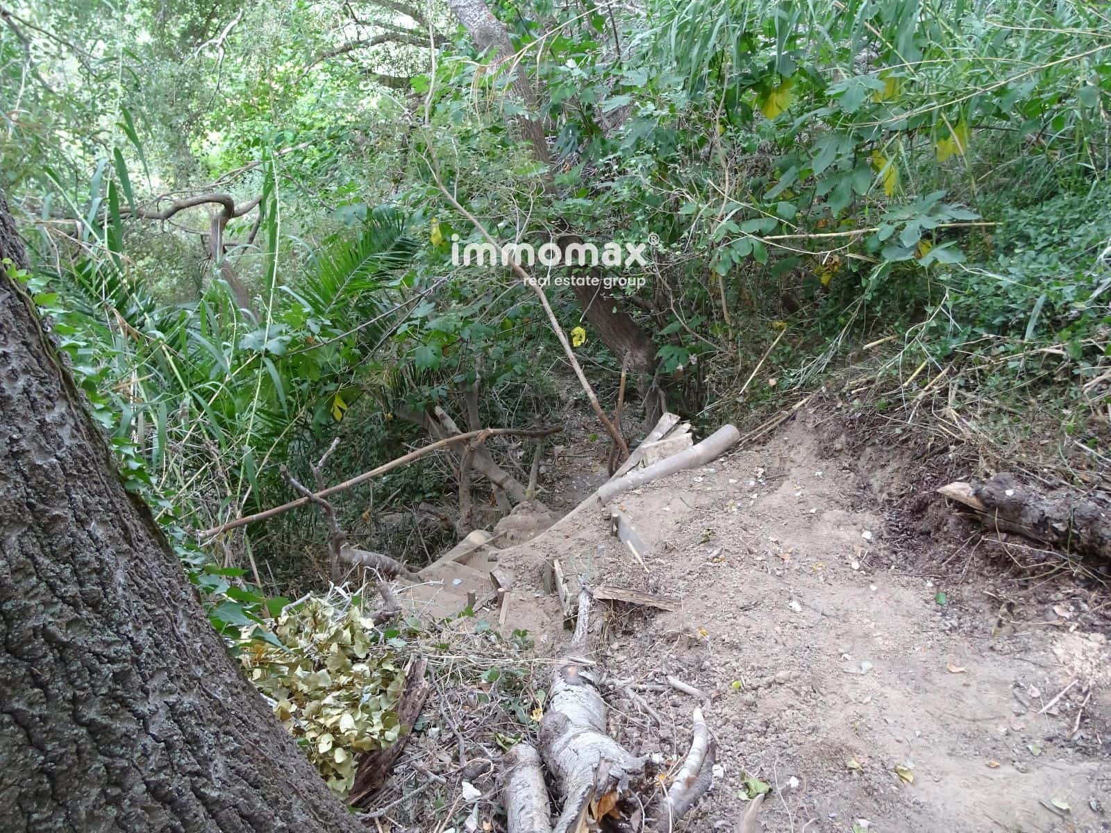 Grunde uden byggetilladelser til salg i Bitem - € 110.000 (Ref: 8489446)