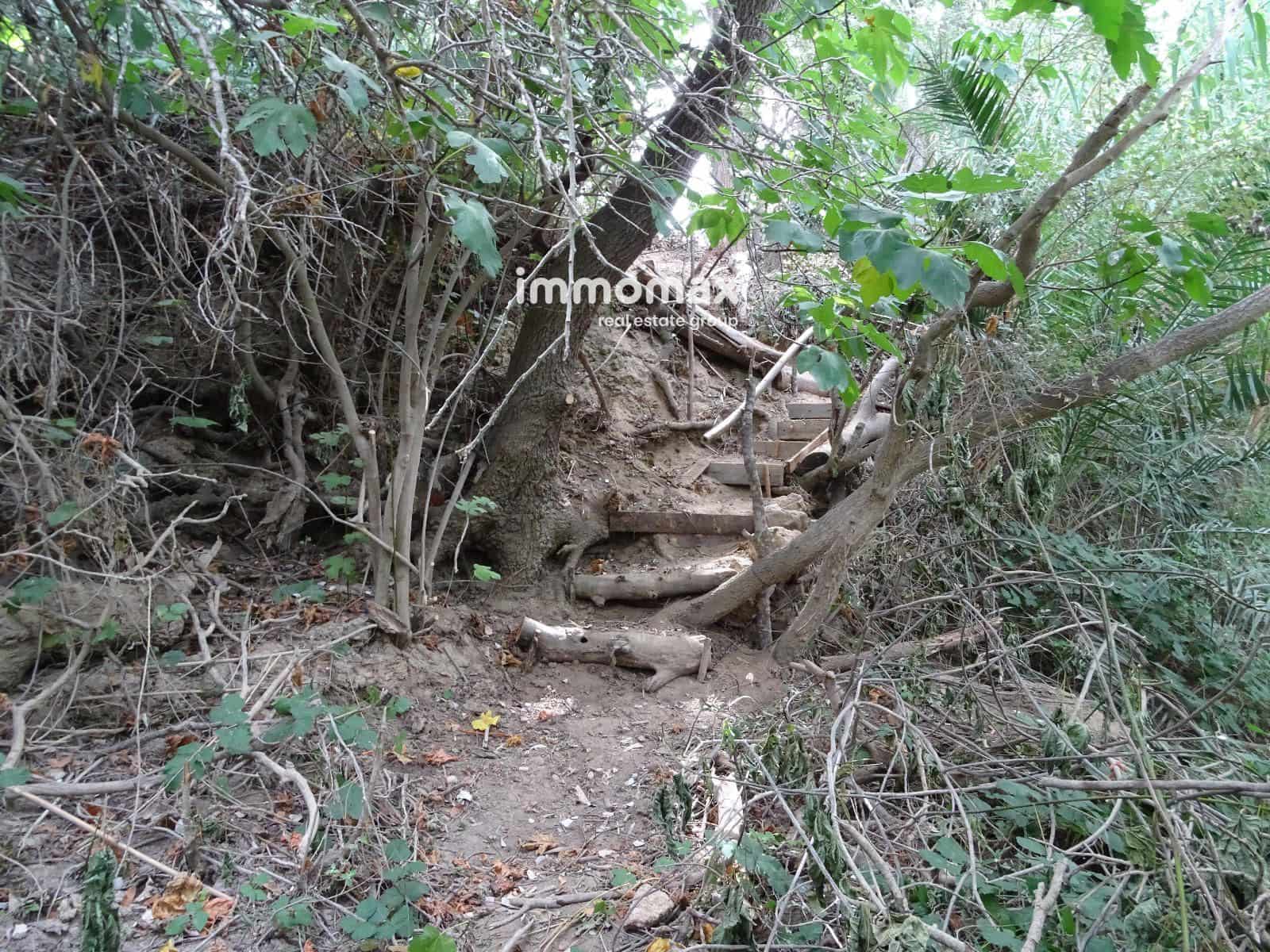 Grunde uden byggetilladelser til salg i Bitem - € 110.000 (Ref: 8489446)