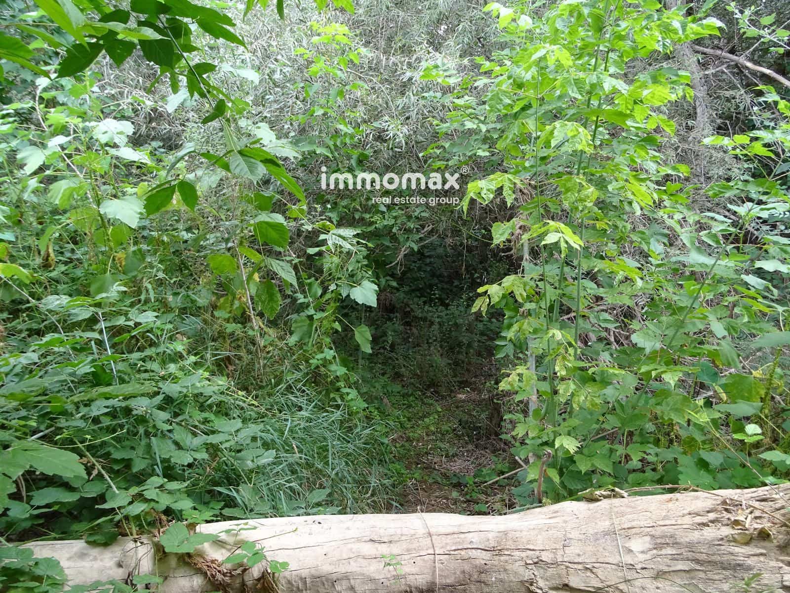 Grunde uden byggetilladelser til salg i Bitem - € 110.000 (Ref: 8489446)