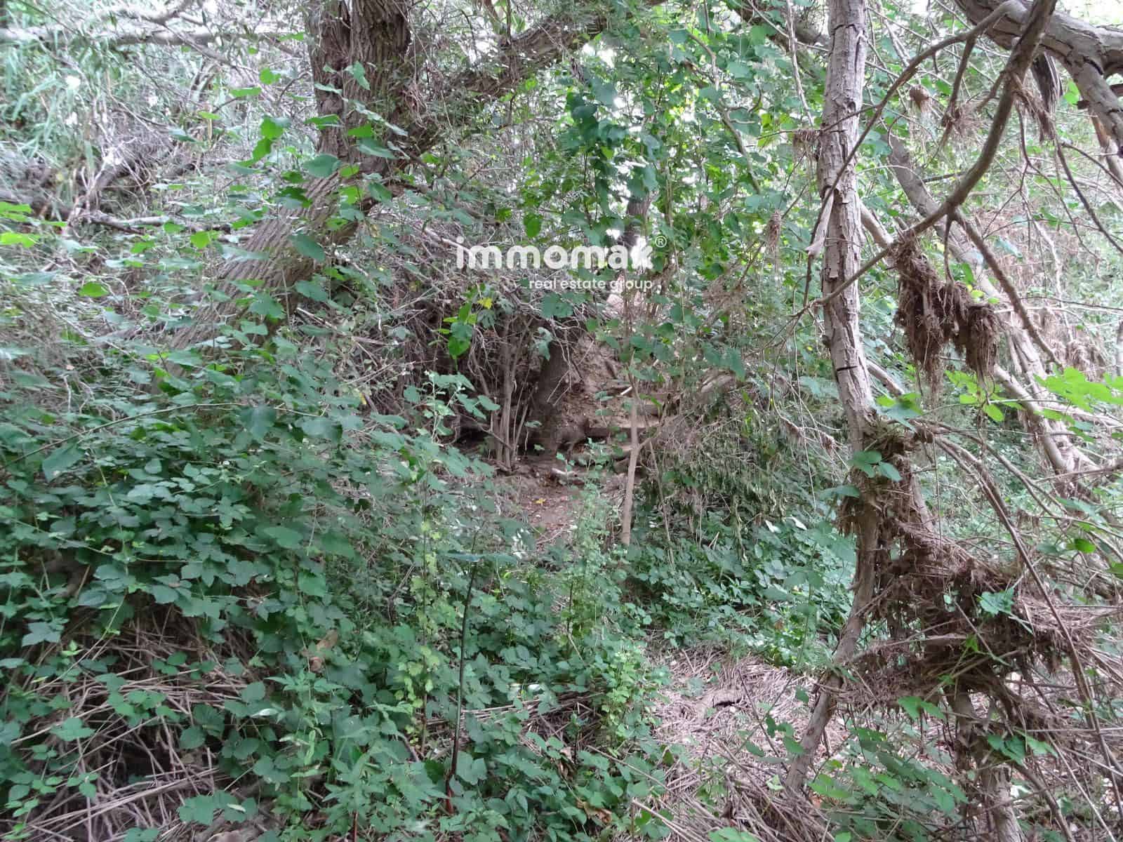 Grunde uden byggetilladelser til salg i Bitem - € 110.000 (Ref: 8489446)