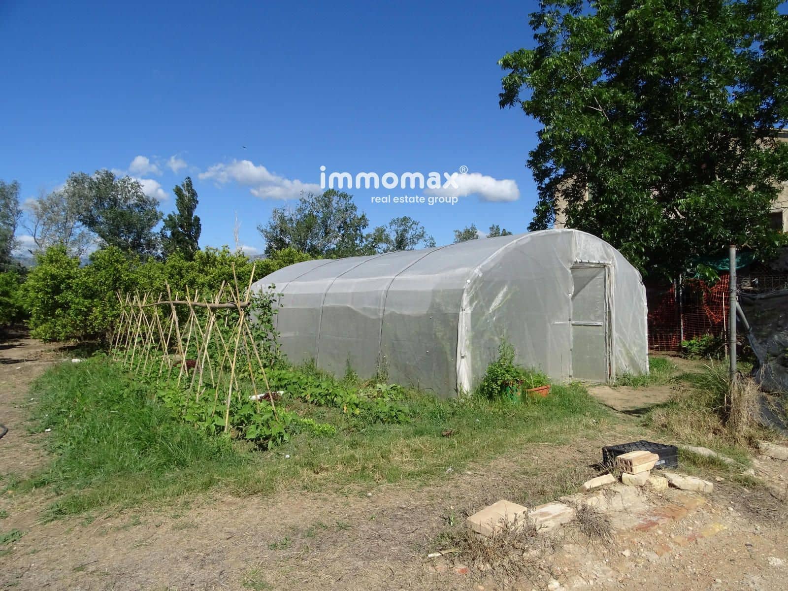 Grunde uden byggetilladelser til salg i Bitem - € 110.000 (Ref: 8489446)