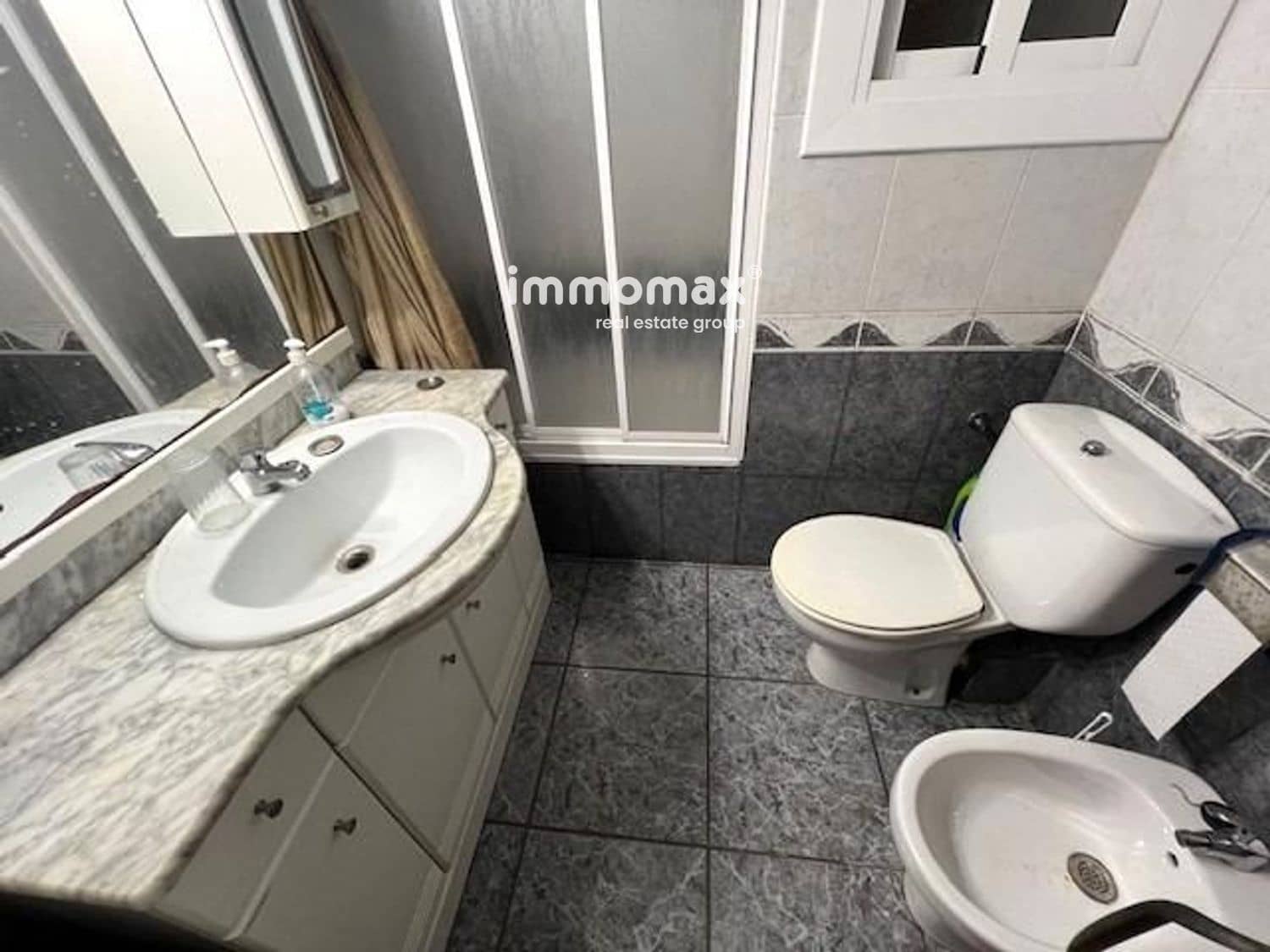 4 bedroom Flat for sale in Esplugues de Llobregat with garage - € 330,000 (Ref: 8520721)