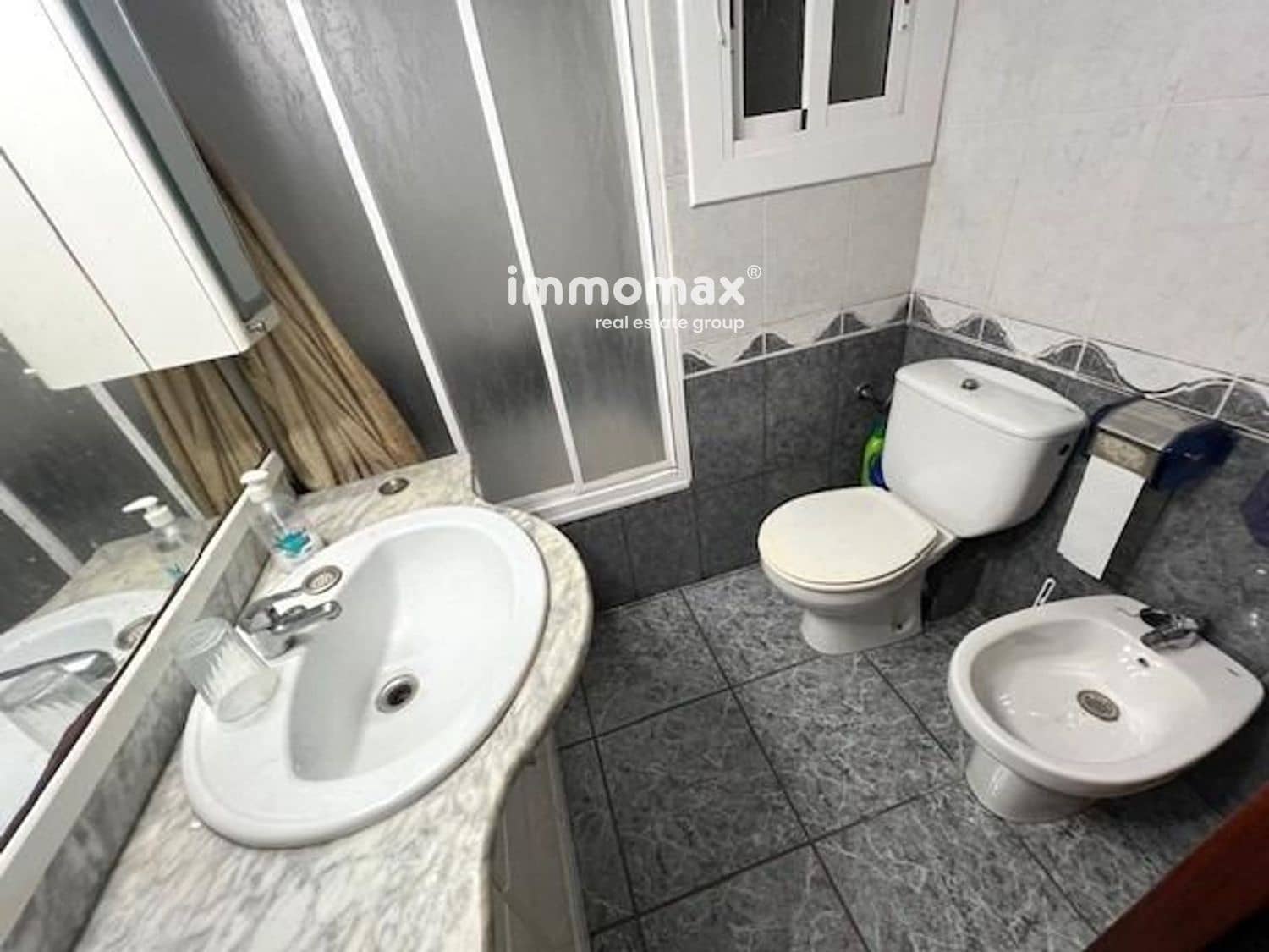 4 bedroom Flat for sale in Esplugues de Llobregat with garage - € 330,000 (Ref: 8520721)