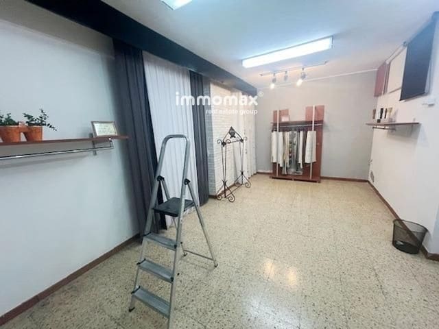 Commercial for sale in Sant Feliu de Llobregat - € 120,000 (Ref: 8534490)