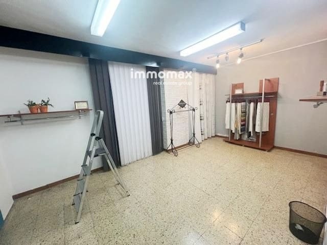 Commercial for sale in Sant Feliu de Llobregat - € 120,000 (Ref: 8534490)