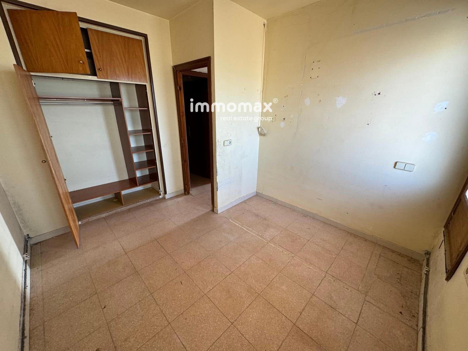 5 bedroom Villa for sale in Piera with pool - € 180,000 (Ref: 8553580)