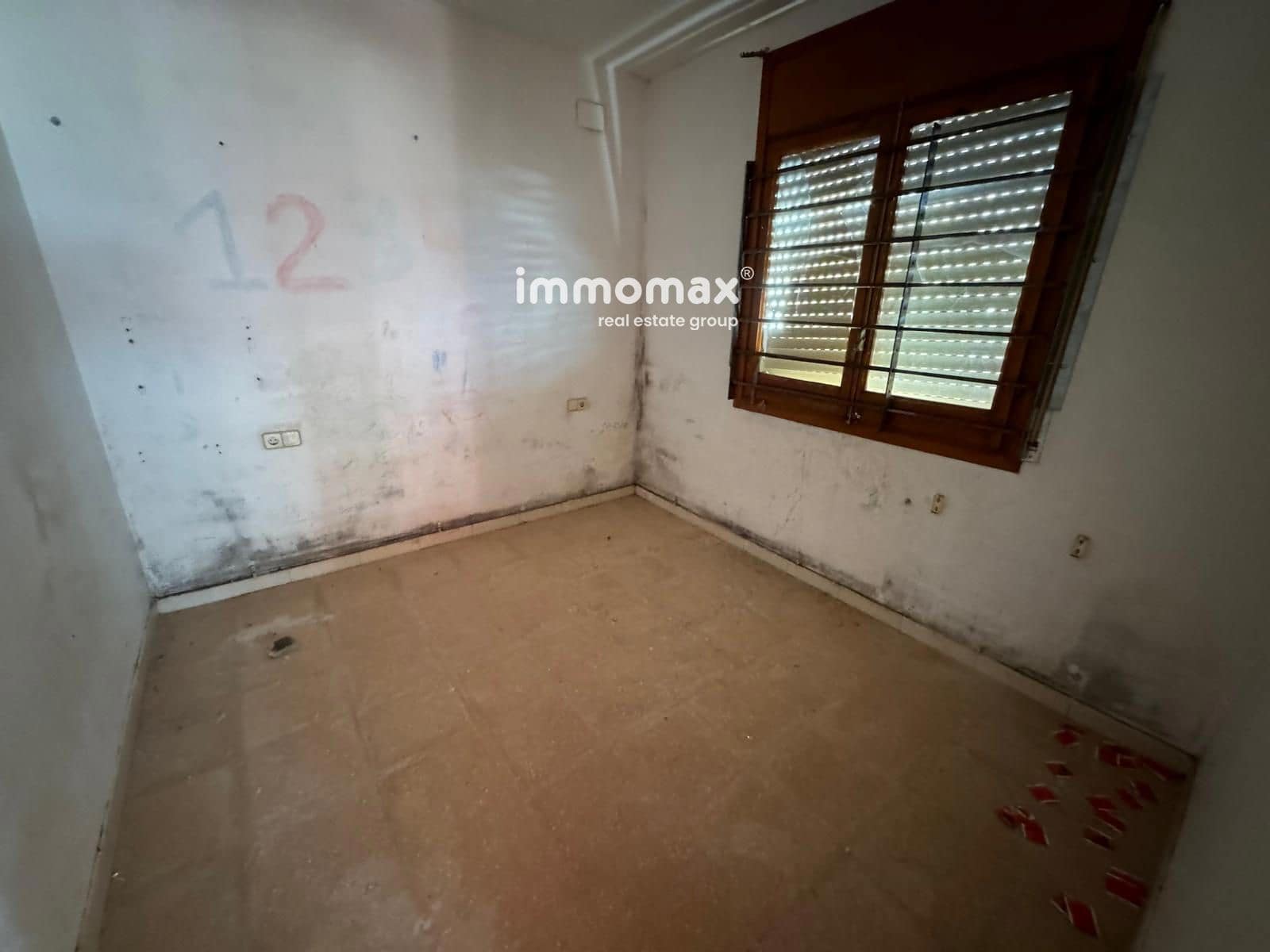 5 bedroom Villa for sale in Piera with pool - € 180,000 (Ref: 8553580)