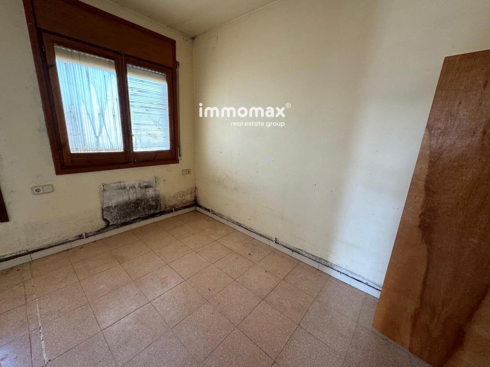 5 bedroom Villa for sale in Piera with pool - € 180,000 (Ref: 8553580)