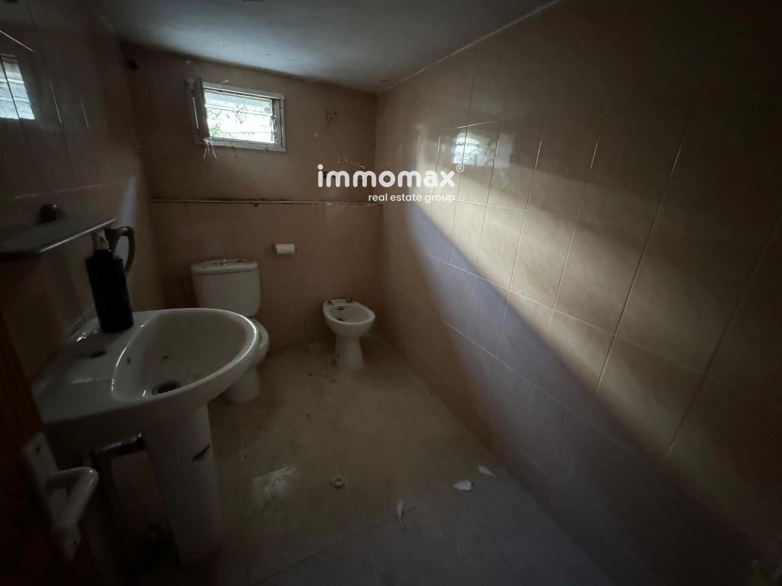 5 bedroom Villa for sale in Piera with pool - € 180,000 (Ref: 8553580)