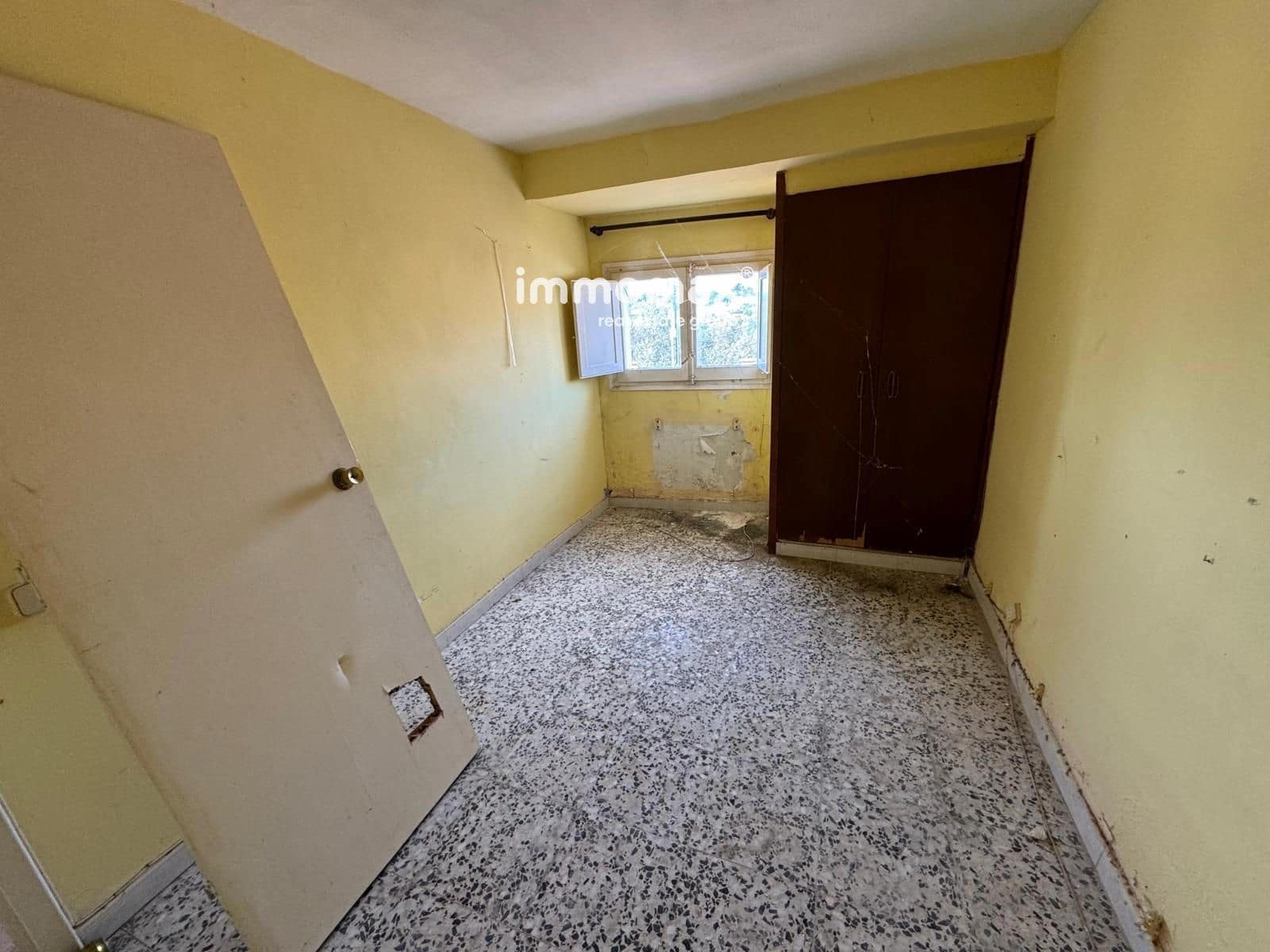 5 bedroom Villa for sale in Piera with pool - € 180,000 (Ref: 8553580)