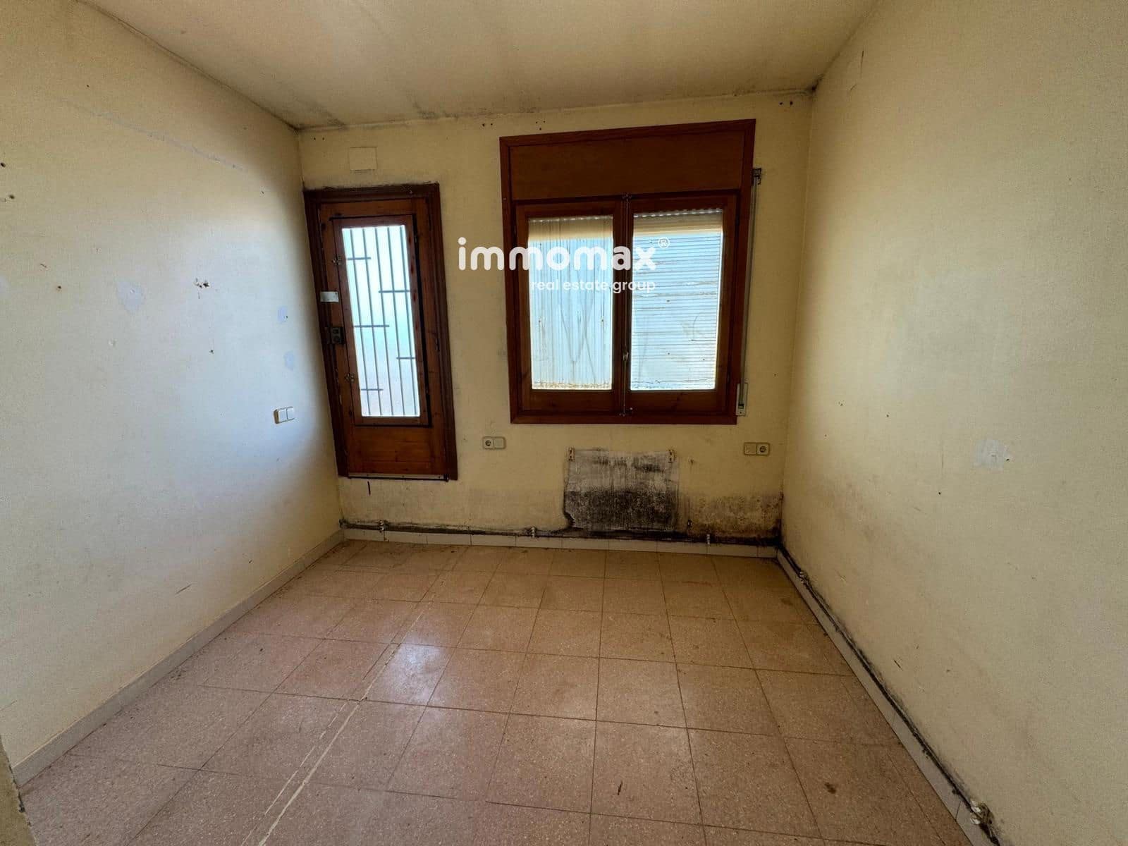 5 bedroom Villa for sale in Piera with pool - € 180,000 (Ref: 8553580)