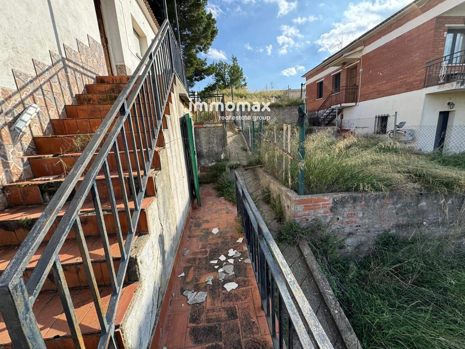 5 bedroom Villa for sale in Piera with pool - € 180,000 (Ref: 8553580)