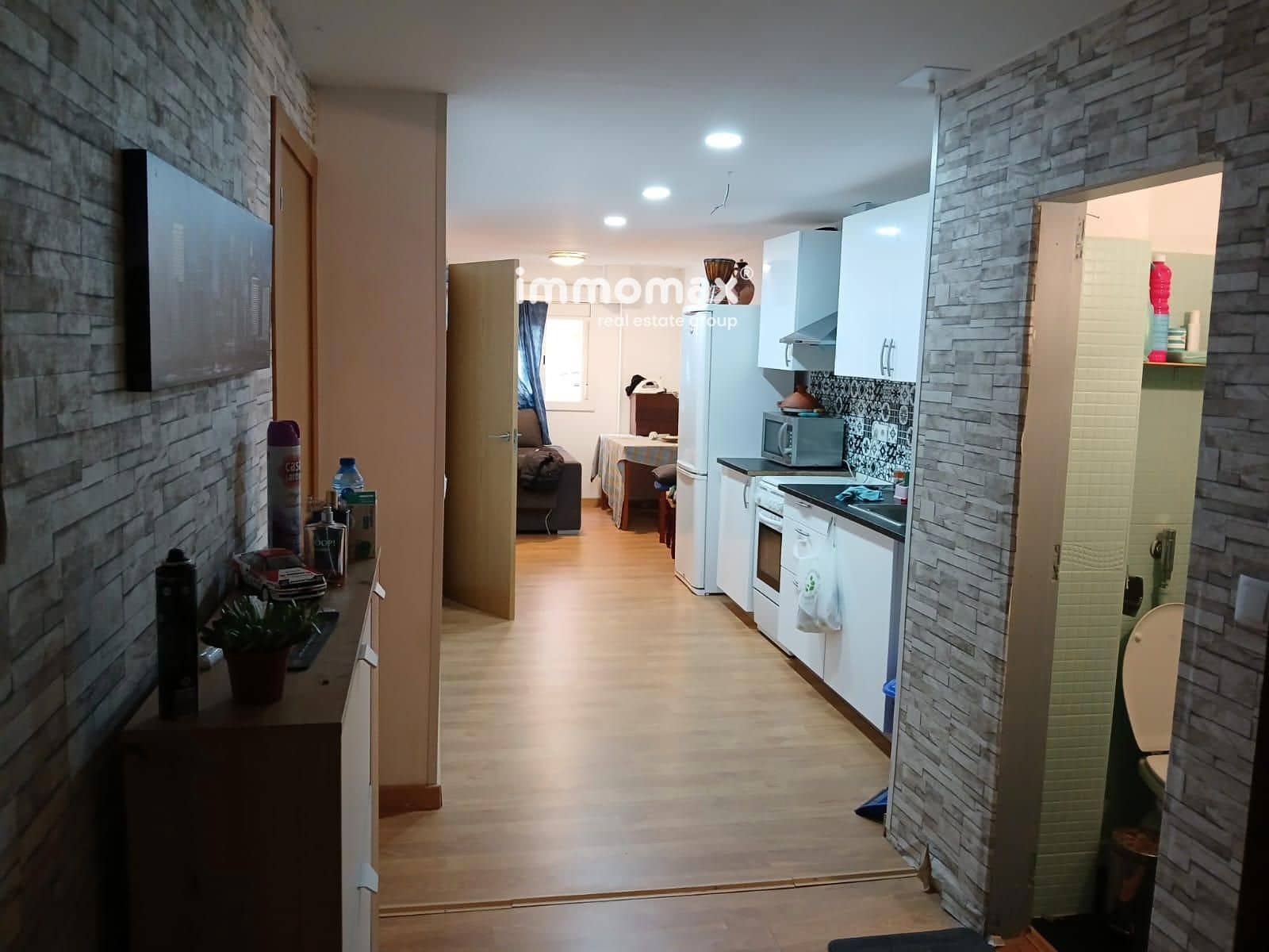 Kommersiell til salgs i Sant Boi de Llobregat - € 110 000 (Ref: 8570986)