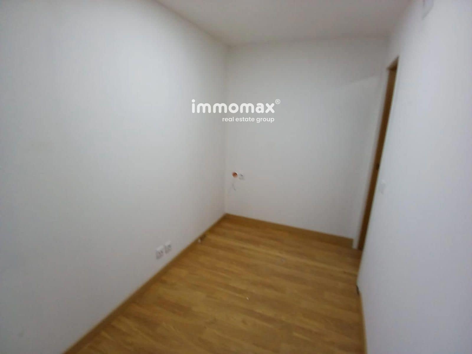 Kommersiell til salgs i Sant Boi de Llobregat - € 110 000 (Ref: 8570986)