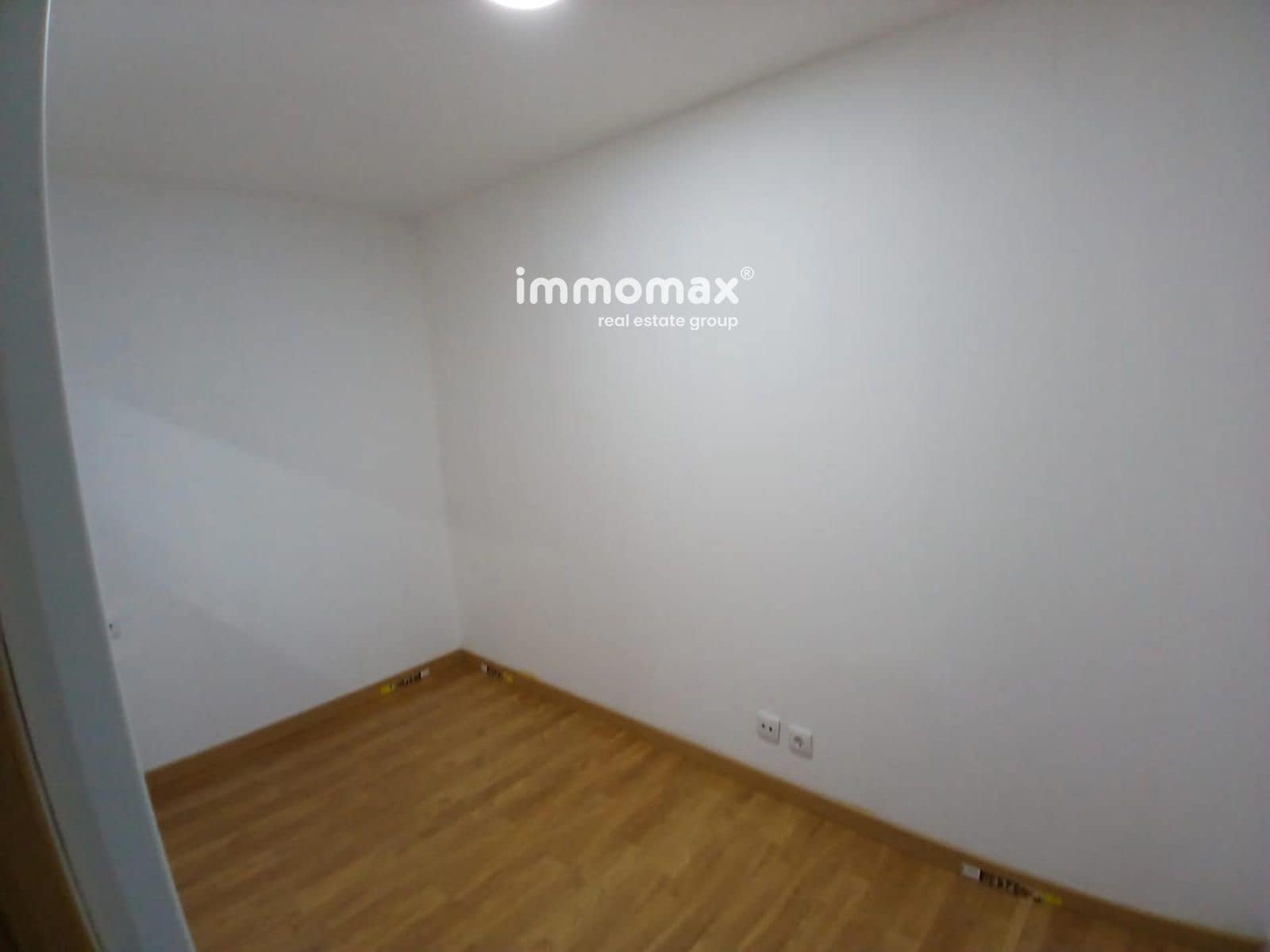 Kommersiell til salgs i Sant Boi de Llobregat - € 110 000 (Ref: 8570986)