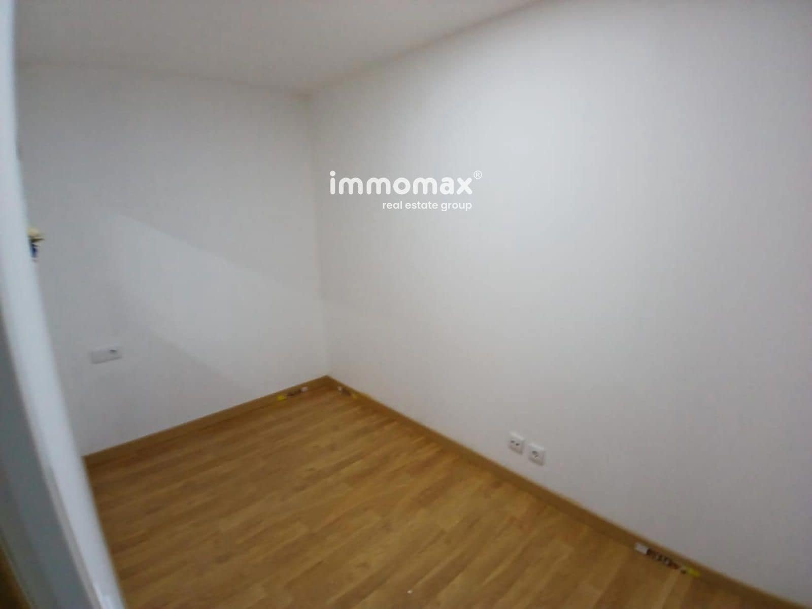 Kommersiell til salgs i Sant Boi de Llobregat - € 110 000 (Ref: 8570986)