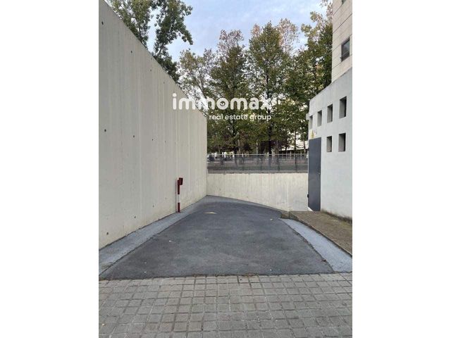 Garagem para arrendar em La Vila Olímpica del Poblenou, Barcelona cidade - 110 € (Ref: 8591317)