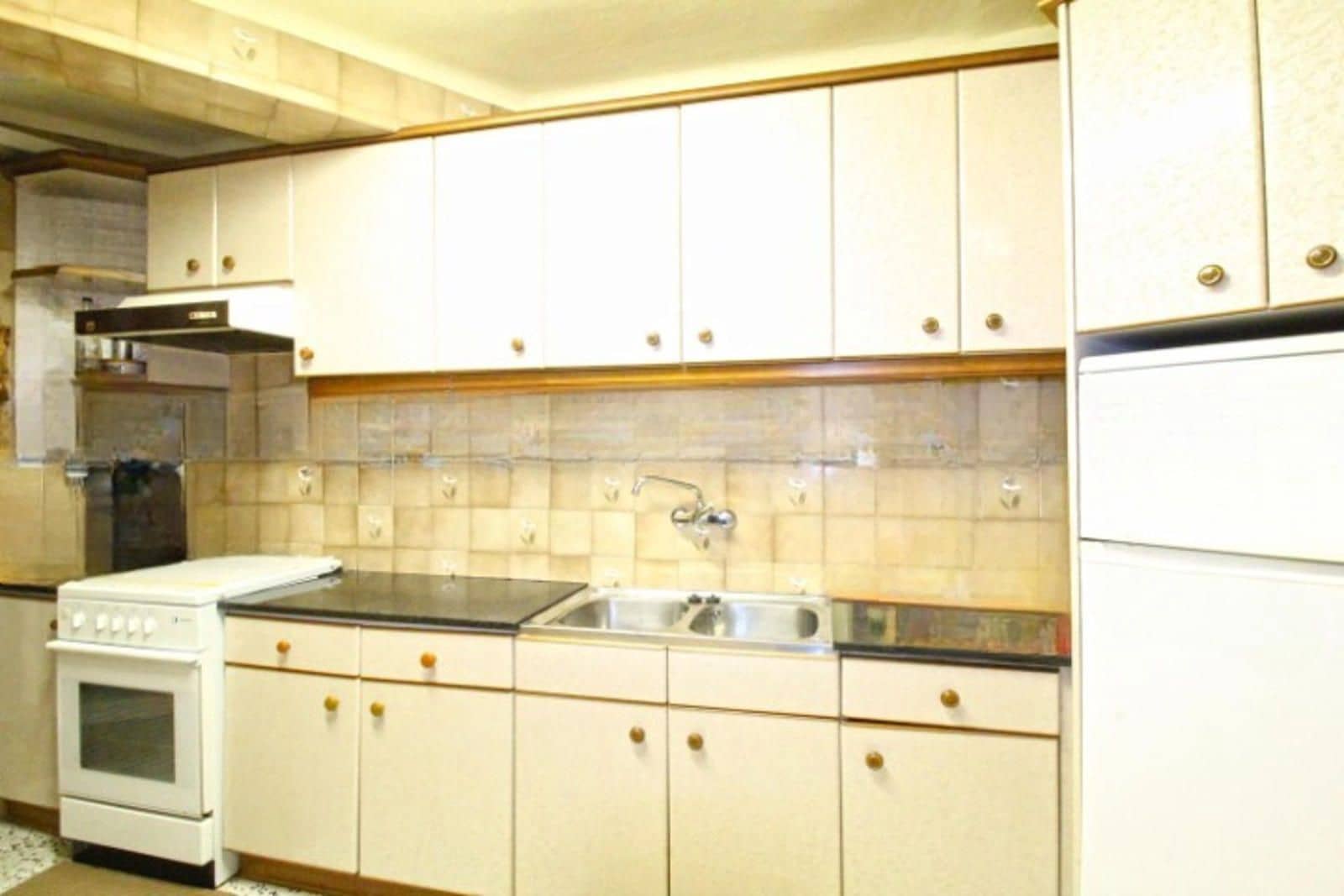 4 soveværelse Lejlighed til salg i Barcelona by - € 348.000 (Ref: 8619374)