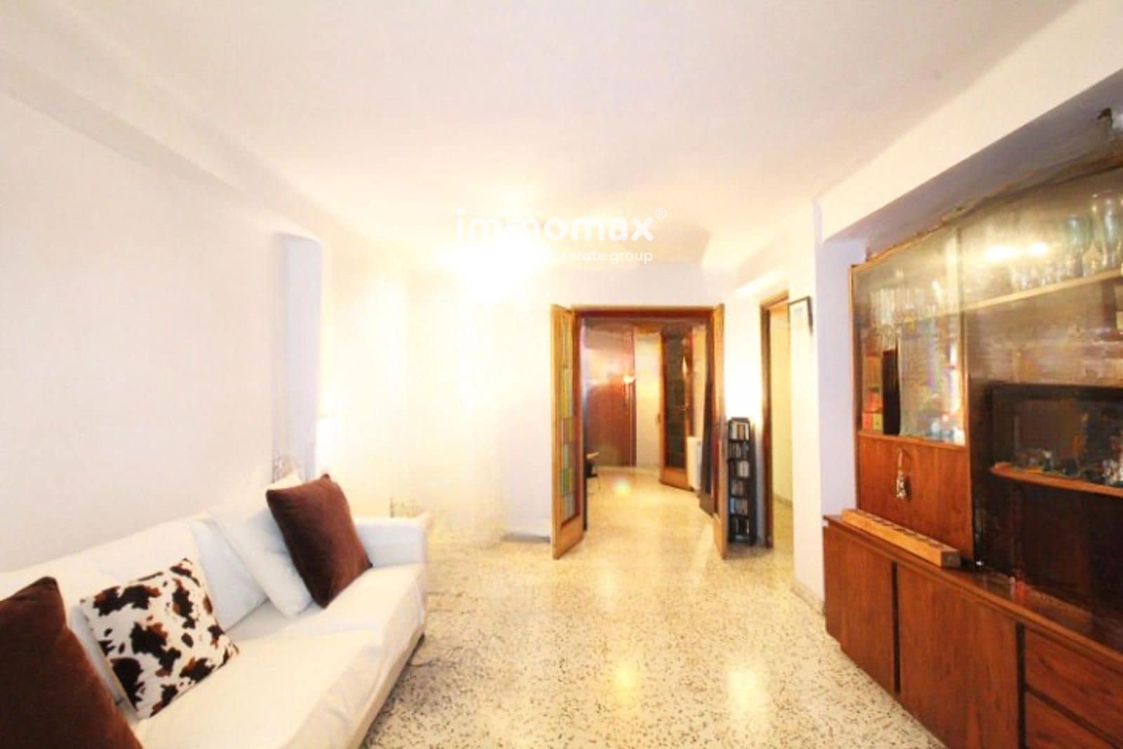 4 soveværelse Lejlighed til salg i Barcelona by - € 348.000 (Ref: 8619374)