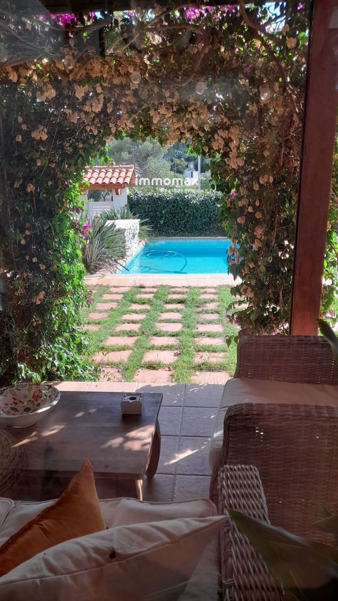 4 soveværelse Villa til salg i Sant Pere de Ribes med swimmingpool garage - € 720.000 (Ref: 8661372)