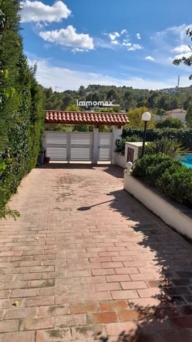 4 makuuhuone Huvila myytävänä paikassa Sant Pere de Ribes mukana uima-altaan 
autotalli - 720 000 € (Ref: 8661372)