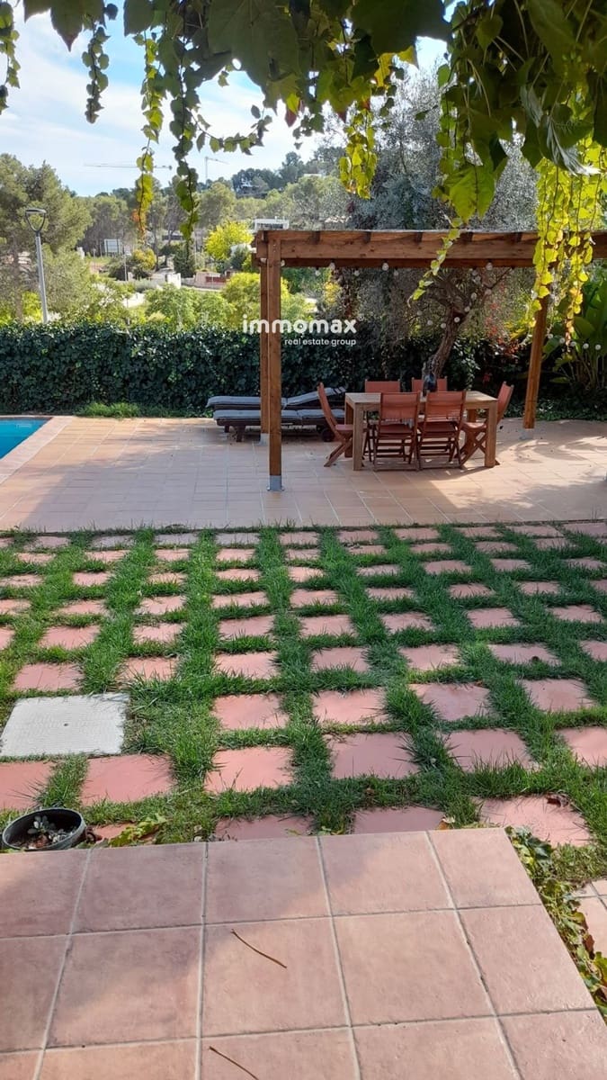 4 soveværelse Villa til salg i Sant Pere de Ribes med swimmingpool garage - € 720.000 (Ref: 8661372)