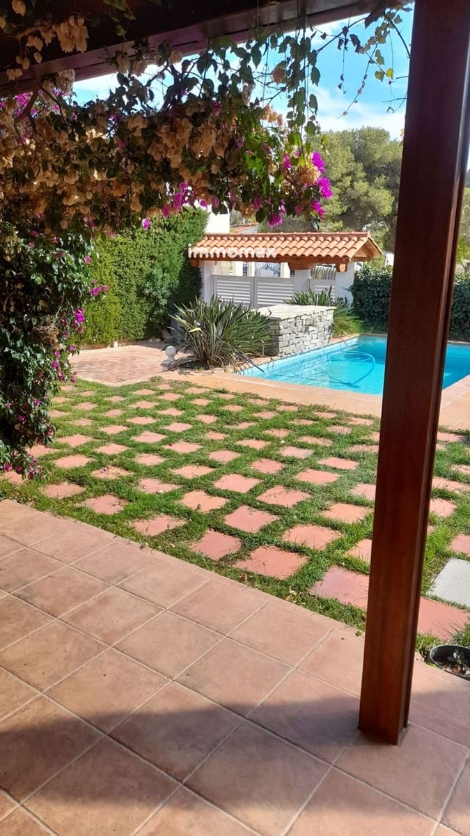 4 soveværelse Villa til salg i Sant Pere de Ribes med swimmingpool garage - € 720.000 (Ref: 8661372)