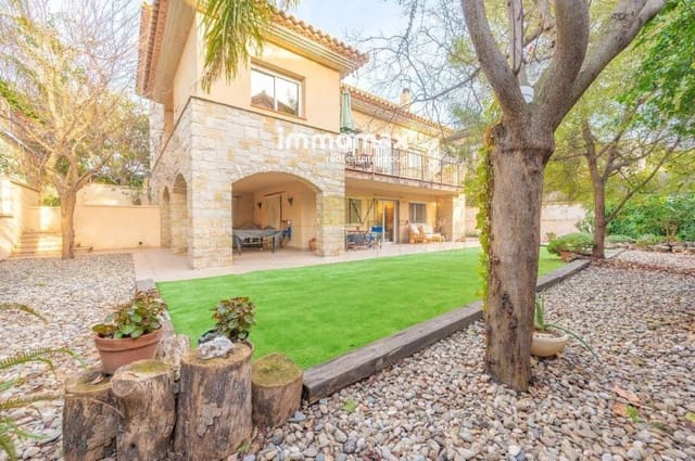 5 soveværelse Villa til salg i Vilanova i la Geltrú med swimmingpool garage - € 860.000 (Ref: 8674883)