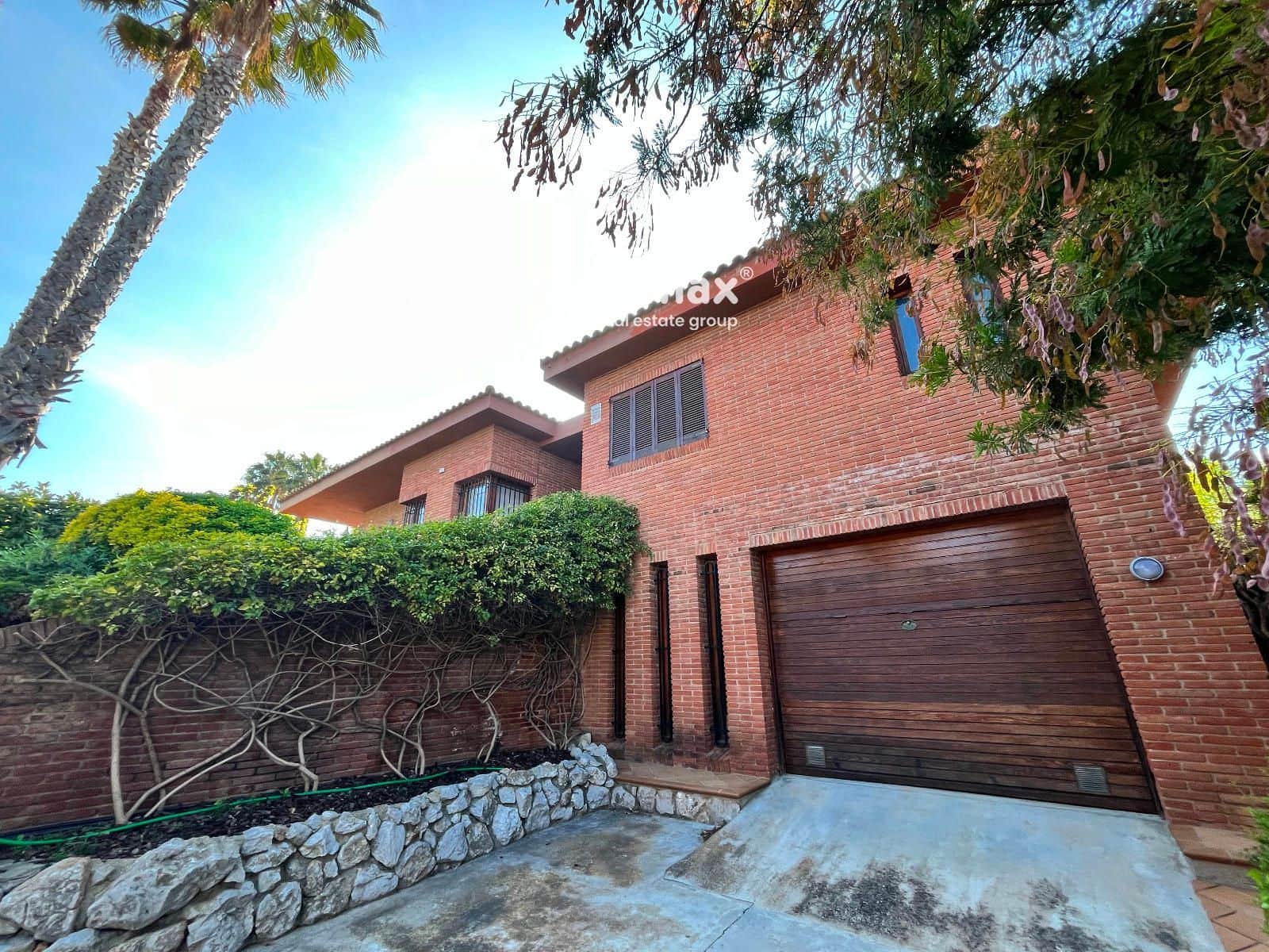 4 Zimmer Villa zu verkaufen in Vilanova i la Geltru mit Pool Garage - 970.000 € (Ref: 8674897)