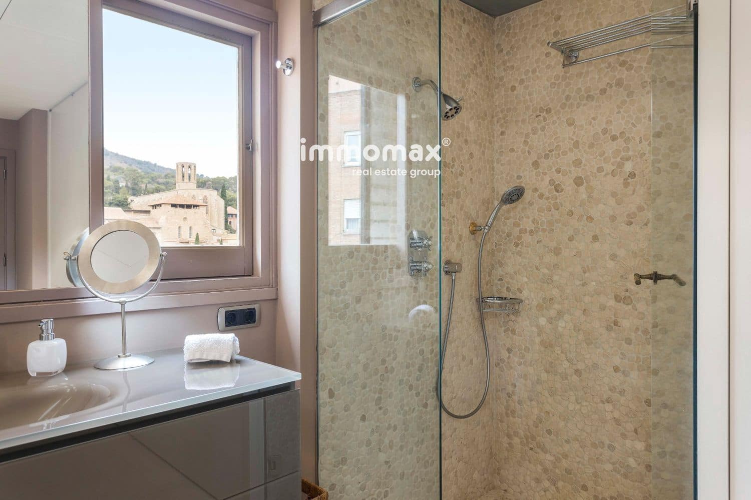 5 soveværelse Penthouse til leje i Barcelona by med garage - € 17.000 (Ref: 8757093)