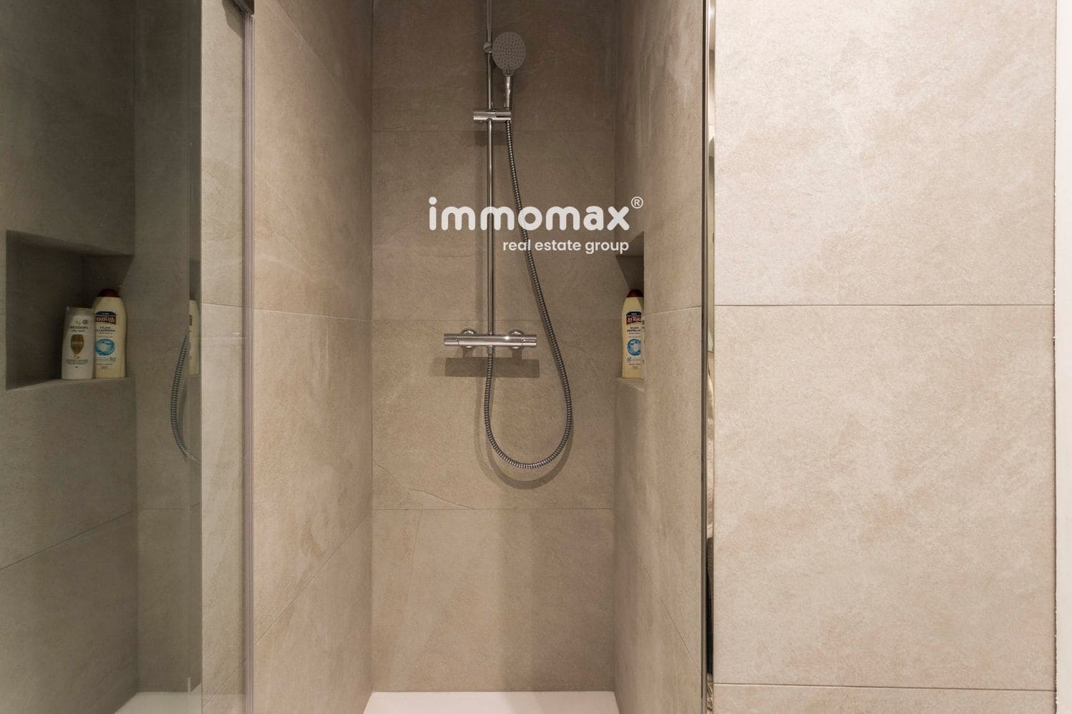 5 soveværelse Penthouse til leje i Barcelona by med garage - € 17.000 (Ref: 8757093)