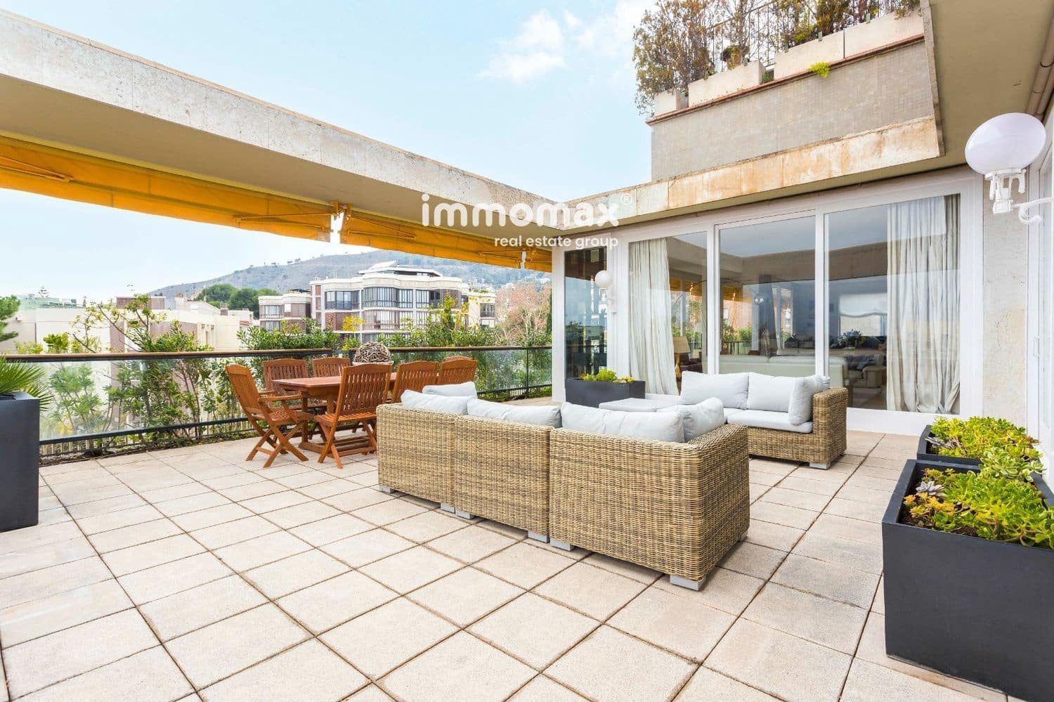 5 soveværelse Penthouse til leje i Barcelona by med garage - € 17.000 (Ref: 8757093)