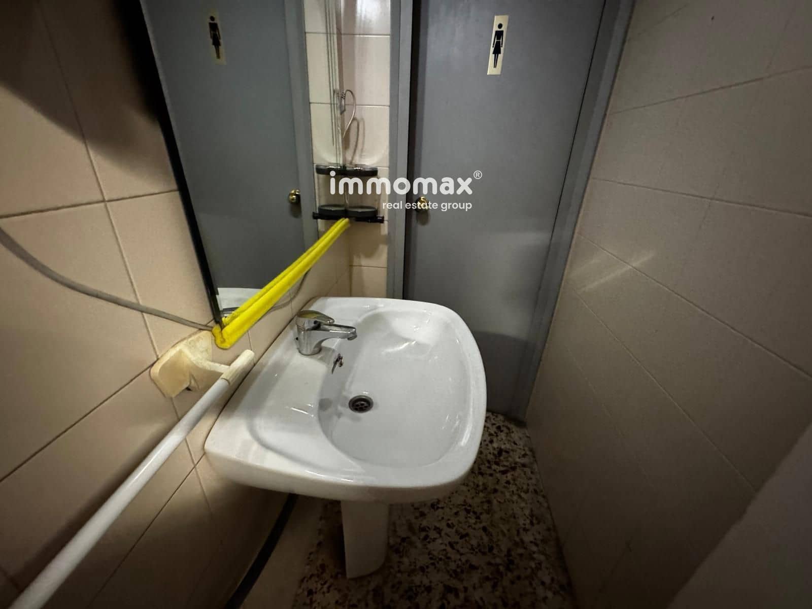 Kommersiell til salgs i Sant Boi de Llobregat - € 275 000 (Ref: 8780854)