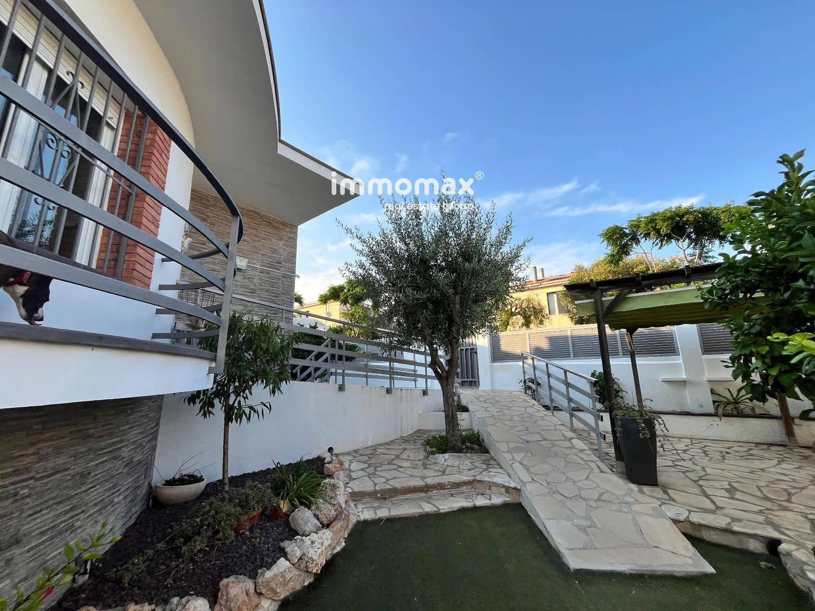 3 bedroom Villa for sale in Vilanova i la Geltru with garage - € 430,000 (Ref: 8873588)