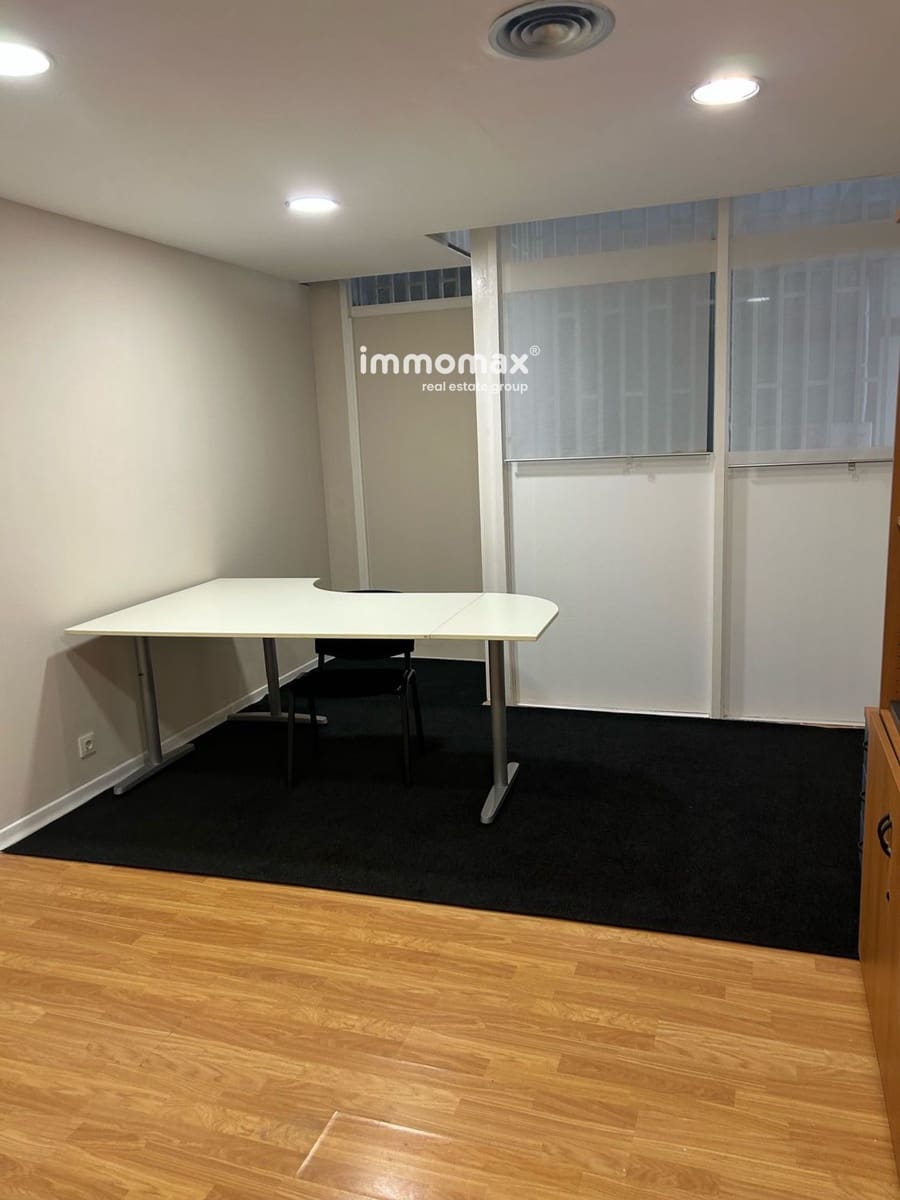 Kontor til leje i Barcelona by - € 450 (Ref: 8891928)