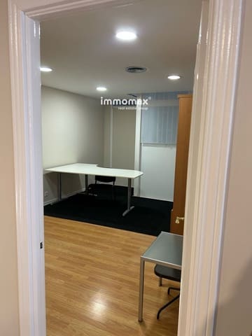Office for rent in Les Corts, Barcelona city - € 450 (Ref: 8891928)