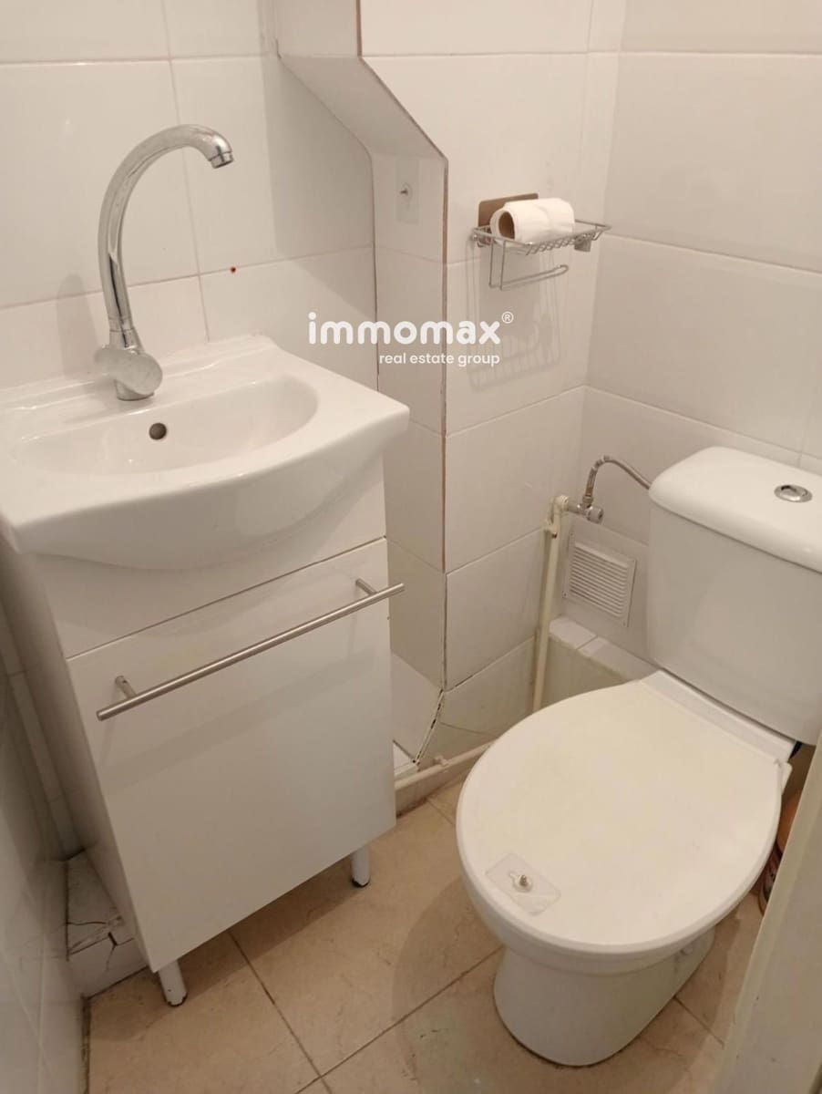 Commercial for rent in Barcelona city - € 550 (Ref: 8899653)